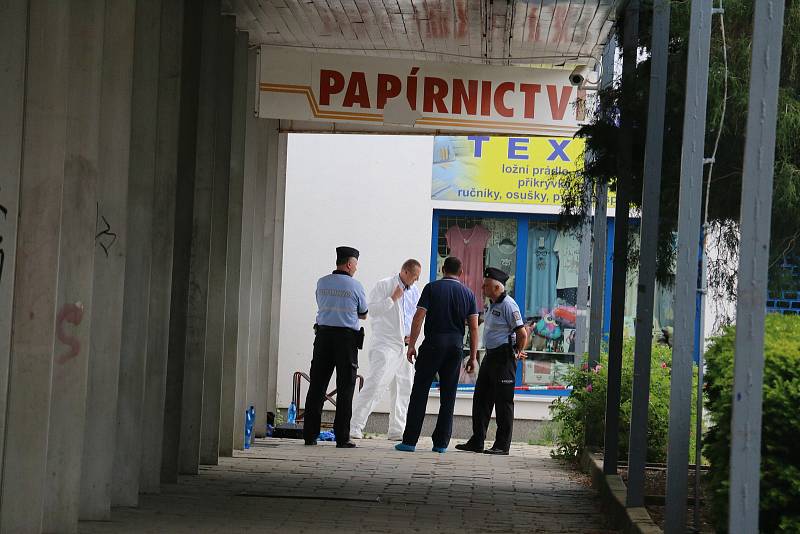 V úterý ráno obsadili a neprodyšně uzavřeli centrum Žďáru nad Sázavou policisté.