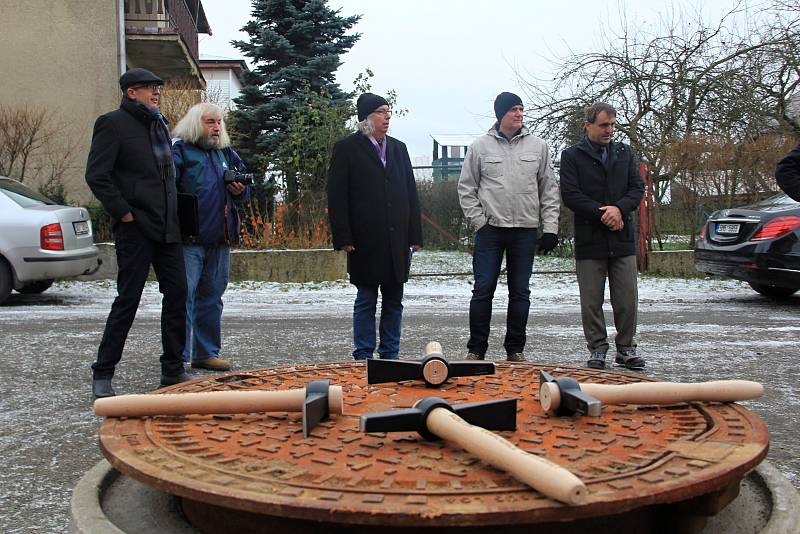 Základní kámen protentokrát nahradila betonová skruž.