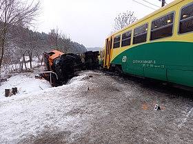 Srážka vlaku a nákladního auta v Rožné na Žďársku.