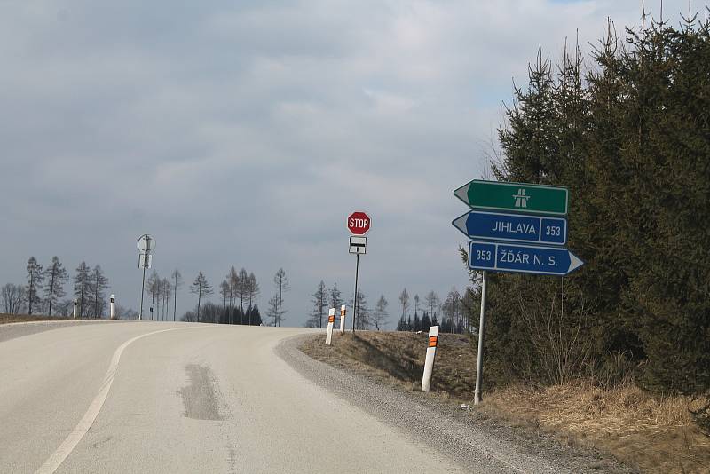 Les u Jamného a Rytířska zničil kůrovec.