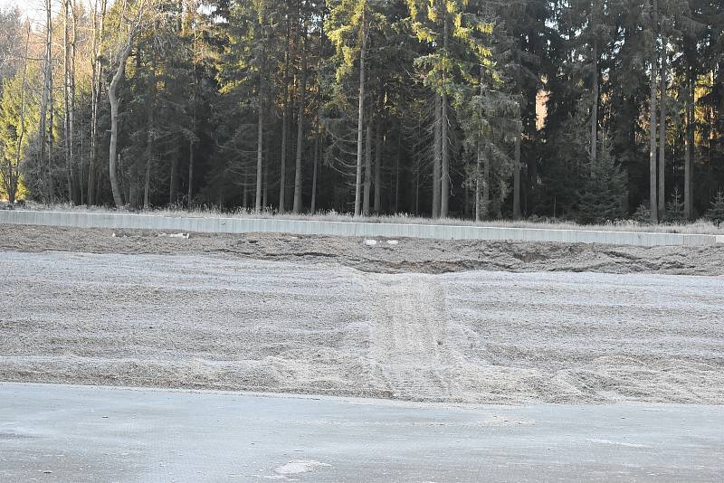 Sníh v zásobníku vystačí tak na kilometr a půl tratí. Na závody je ho zapotřebí čtyřikrát tolik.