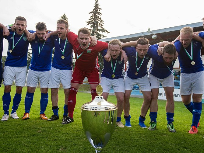 Takto se v červnu tohoto roku radovali fotbalisté Nové Vsi z triumfu ve finále loňského ročníku krajského poháru Vysočiny. Uspějí i letos?