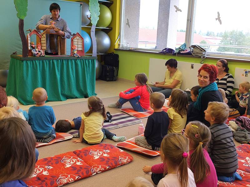 Týden otevřených dveří ve žďárském Srdíčku nabídl i loutkové divadelní představení Jana Hrubce.