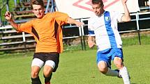 Hráči rezervy FC Žďas (v oranžovém) remizovali v utkání 8. kola východní skupiny I. A třídy na hřišti nováčka z Dukovan 1:1.