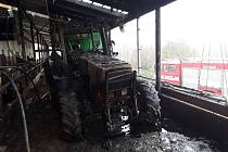 Při požáru traktoru hasiči uchránili majetek v hodnotě patnáct milionů.