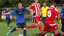 V posledním kole fotbalisté Bystřice (v červeném) zdolala Přibyslav (v modrém) 6:3.