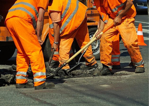 Poslední letošní opravy silnic: dopravu omezí ve Žďáru, Bíteši i Novém Městě