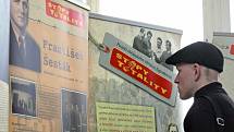 Pamětní panely putovní výstavy projektu Stopy totality jsou od k vidění v Základní škole ve Velké Bíteši. 