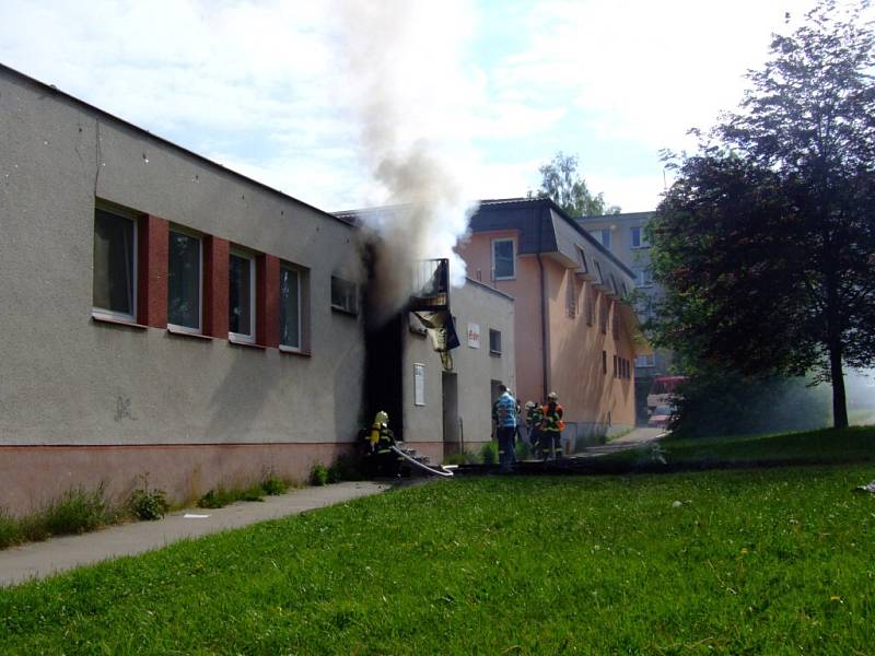 Ve Žďáře nad Sázavou v ulici Bratří Čapků hořel sklad zábavní pyrotechniky. 