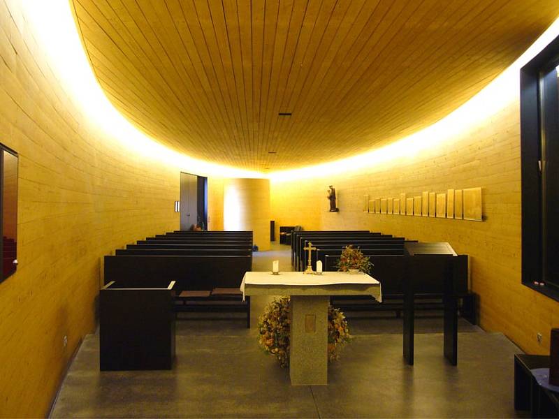 Při výběru architektů, kteří postaví nový svatostánek, se představitelé Černé rozhodli oslovit ateliér Ladislava Kuby a Tomáše Pilaře. Zvolili dobře, nová kaple byla v roce 2007 dokonce nominována na cenu Evropské unie za současnou architekturu.