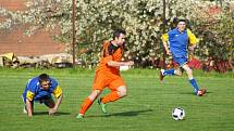 Bohdalec (v modrém) porazil Velkou Losenici 3:1 a nadále ztrácí na vedoucí Bohdalov B ve IV. třídě skupině A šest bodů. 