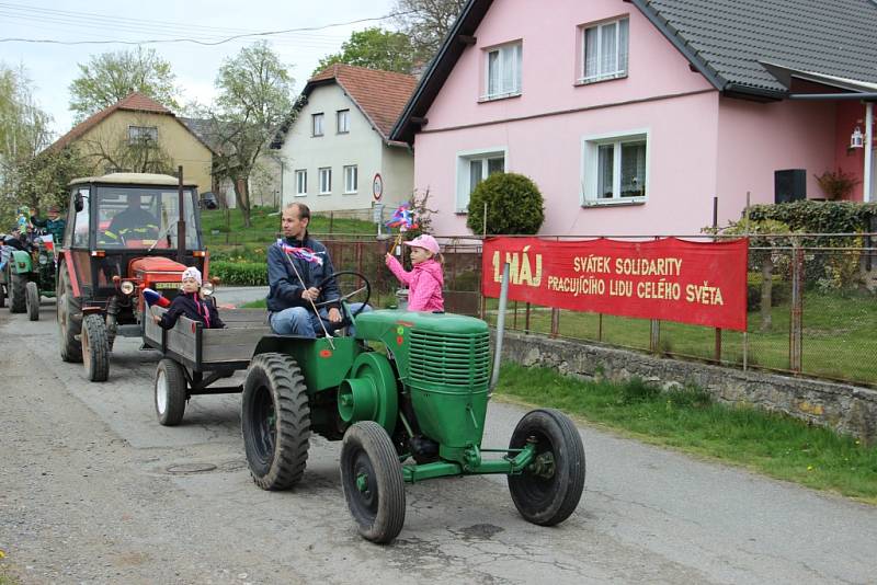 V Kundraticích na Bystřicku slavili retro 1. máj.