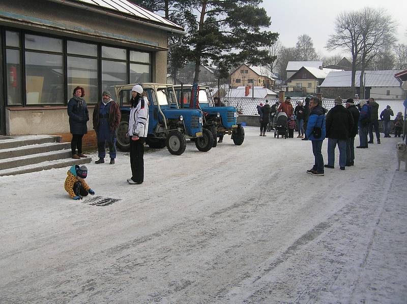 Zimní traktoriáda ve Světnově.