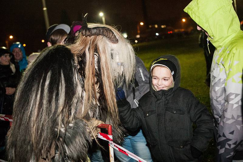 Pochod čertů Krampusáků ve Žďáře nad Sázavou.