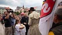 Téměř na den přesně se do Nového Města na Moravě vrátil po devadesáti letech první československý prezident Tomáš Garrigue Masaryk. Novoměští ho v sobotu při městských slavnostech Nova Civitas přivítali stejně jako 17. června 1928 – chlebem a solí. FOTO: 