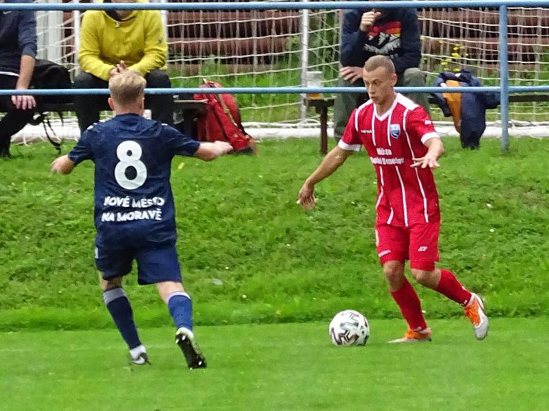 V utkání pátého kola letošního ročníku MSFL doma podlehli fotbalisté Nového Města (v modrém) Dolnímu Benešovu 0:1.