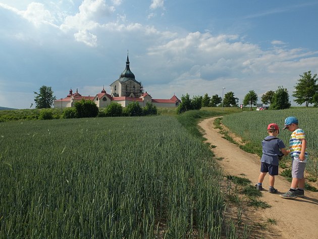 OBRAZEM: Žďárská památka UNESCO prochází obnovou, u kostela už vyrostlo lešení