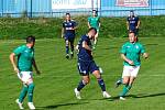 Fotbalistům Nového Města na Moravě (v modrém) i Ždírce nad Doubravou (v zelených dresech) úvodní třetina letošní divizní sezony vcelku vyšla.