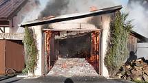 V Nížkově hořela kůlna a garáž