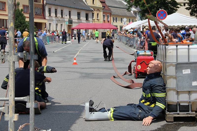 Hasičské klání na Vratislavově náměstí