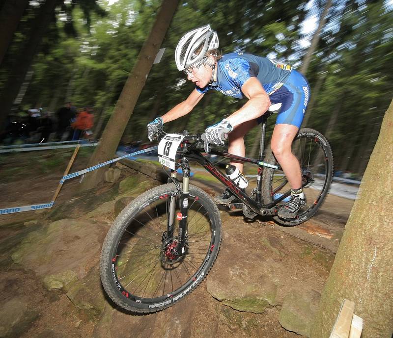 Závody cross-country horských kol v Novém Městě na Moravě. Vítězka žen Tanja Žakeljová v průběhu závodu.