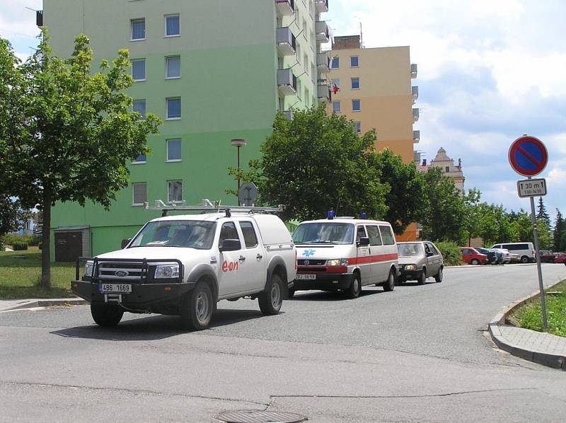Obyvatele ulice Bezděkov ve Velkém Meziříčí trápí stovky aut, které jim denně kvůli opravě Novosad projedou pod okny bytů. Svoji nespokojenost s intenzitou dopravy dali představitelům města najevo v dopise. 
