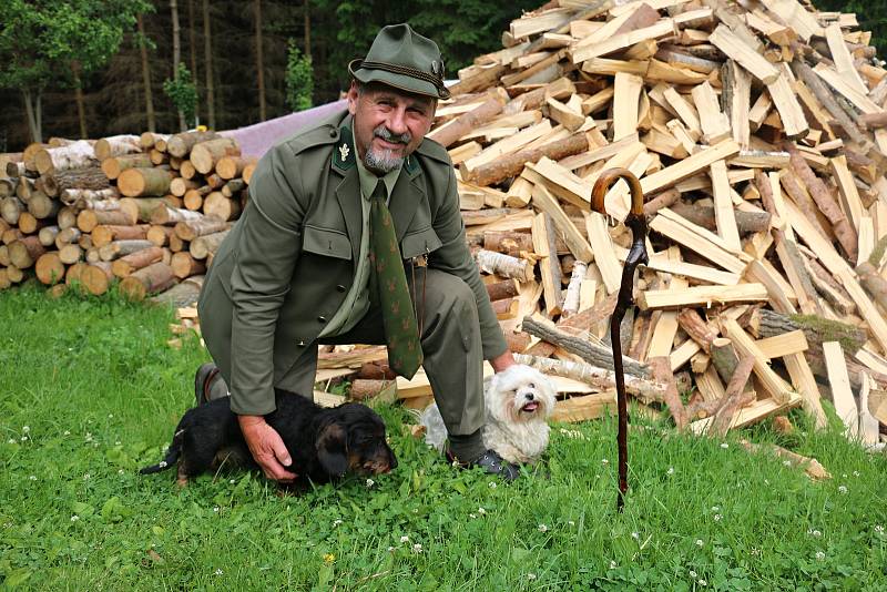 Pavel Mrkos byl nejen hajným, ale také vynikajícím mysliveckým kynologem. Se svými psy vyhrál spoustu cen.