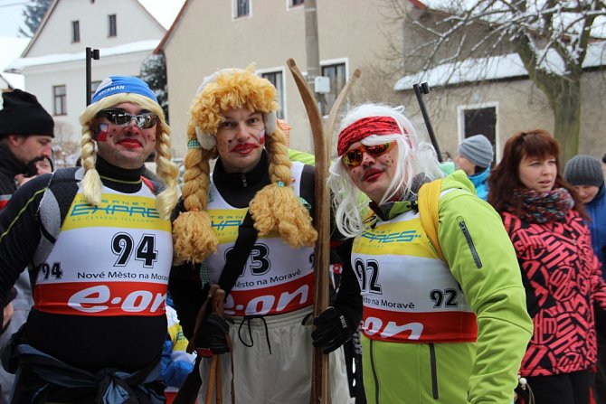 . K tradicím spojeným s posledním dnem roku patří také běh na historických lyžích v Polničce. Pravidla se přizpůsobují aktuálnímu počasí, masky jsou vítány vždy.
