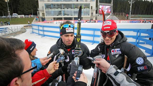 Nejlepší česká dvojice Aleš Razým a Martin Jakš dojeli čtvrtí. Po závodu museli čelit otázkám novinářů. 