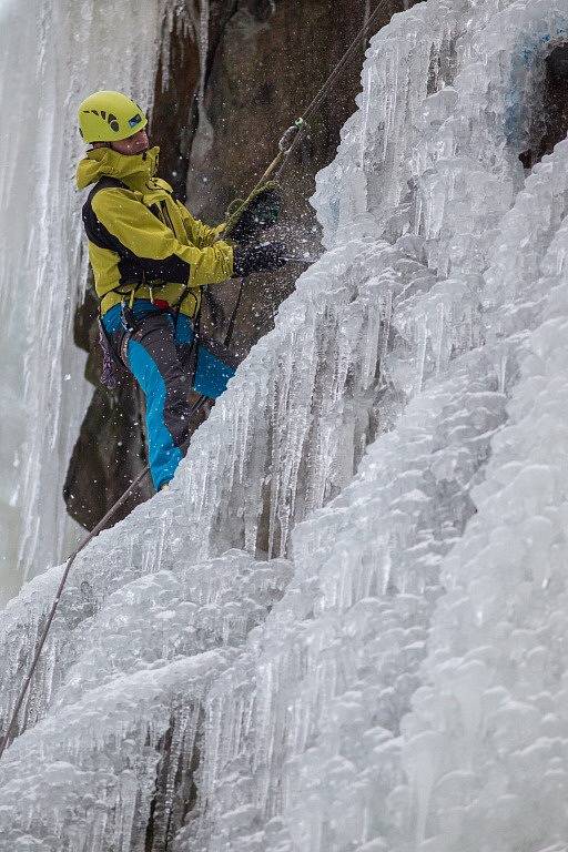 Lezení po ledu je pro horolezce dokonalou průpravou pro skalní lezení, proto si je žádný zanícený lezec nenechá ujít. 