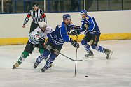 Hokejisté Velkého Meziříčí (v modrém) byli dva roky po sobě ve finále play-off.