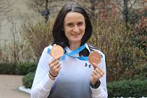 Rychlobruslařka Martina Sáblíková získala v sezoně 2022/2023, ve které bojovala se zdravotními problémy, dvě bronzové medaile na mistrovství světa.