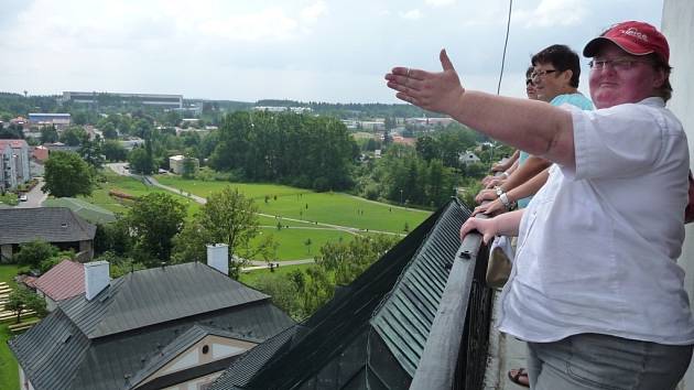 Kde bral věžní a jeho rodina vodu nebo kam chodili na záchod? I to se dozvěděli ti, kteří v sobotu využili možnosti vystoupat na ochoz věže kostela svatého Prokopa ve Žďáře nad Sázavou. 