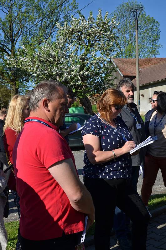 V Dlouhém připravili hodnotící komisi pestrý program a krásné ukázky ze života obce.