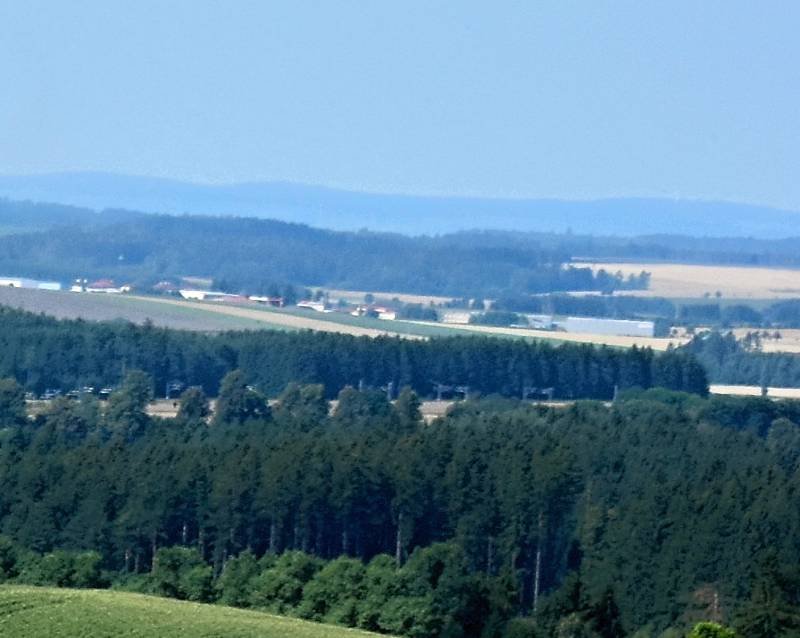 Od Stromu života nad Jámami je výhled do všech čtyř světových stran.