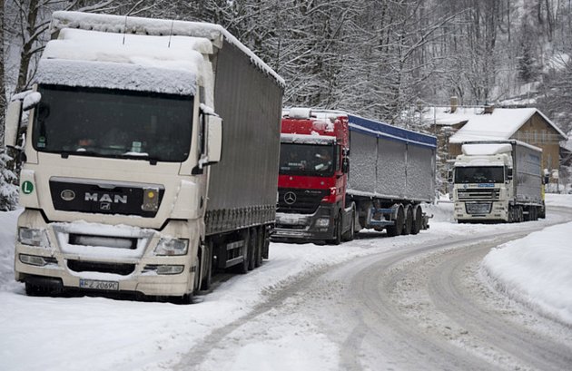 Vichr, sníh, led: zima komplikuje dopravu na Vysočině