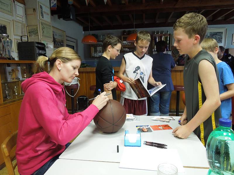 Posledních třináct let žďárského basketbalu očima fotografů Žďárského deníku.