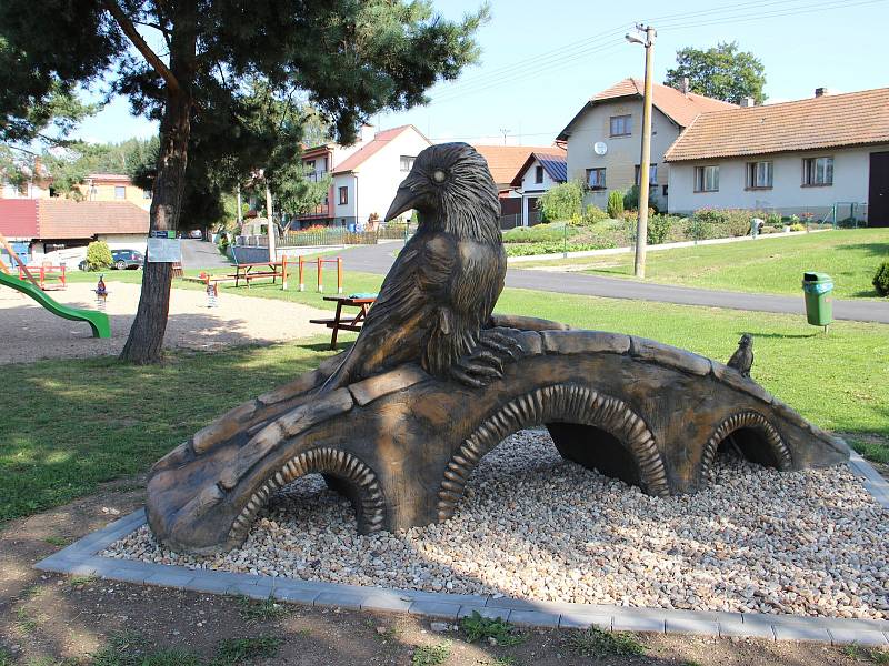 Zatím poslední betonová socha od žďárského umělce Michala Olšiaka stojí v Sazomíně na Žďársku.