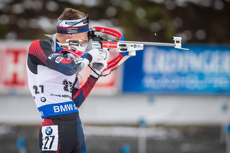 Ondřej Moravec v závodu s hromadným startem na 15 km mužů v rámci Světového poháru v biatlonu v Novém Městě na Moravě