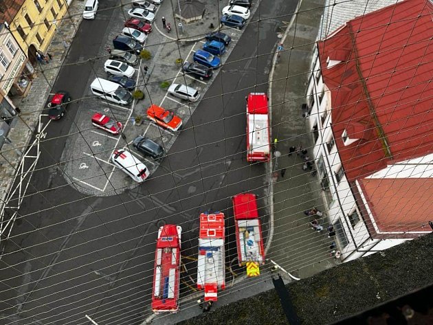 Požár ve věži kostela: hasiči cvičili zásah v centru Velkého Meziříčí, podívejte