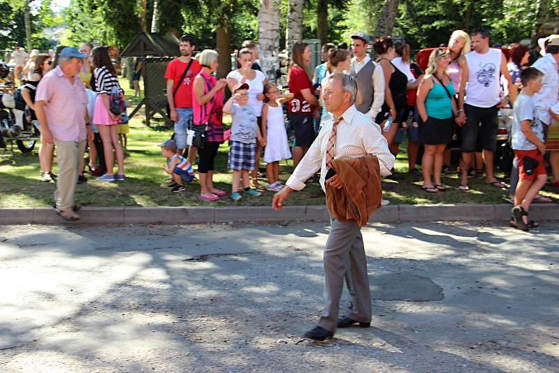 Při tradičním Retrodnu se ve Svratce bavili už podeváté. Foto: Deník/Lenka Mašová