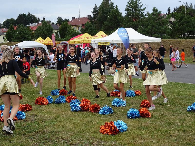 Zimní stadion ve Žďáře nad Sázavou hostí v pátek 19. srpna akci Hvězdy 2022. Hlavním bodem je od 17.00 charitativní zápas hokejových hvězd NHL. V bohatém předzápasovém programu došlo i na autogramiádu legend českého sportu, ale i řadu aktivit pro děti.