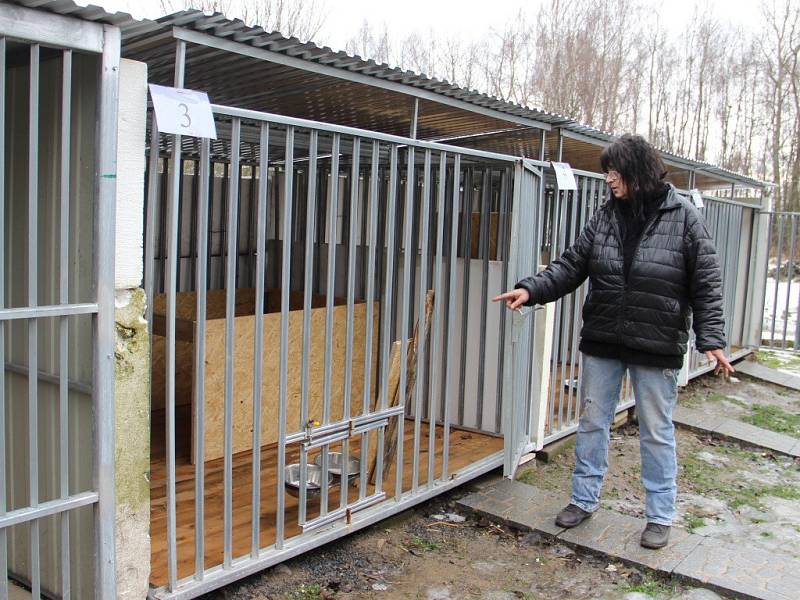 Nový útulek pro opuštěné psy zbudovala ve Žďáře nad Sázavou obecně prospěšná společnost Úsvit. Stavební práce a přípravy na zahájení provozu finišují, povolení k užívání pak musí vydat stavební úřad. 