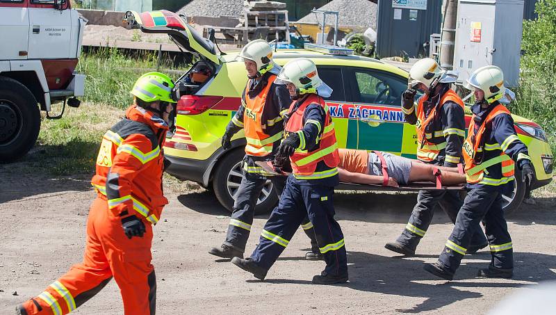 Cvičení jednotek IZS při srážce vlaku s osobním automobilem v Sázavě na Žďársku.