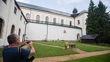 Kouzelné zahrady 2020 – komentované prohlídky v zahradách zámku ve Žďáru nad Sázavou.