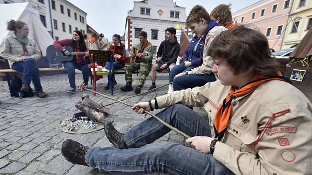 Ve Velkém Meziříčí 25. března druhým dnem pokračoval třídenní valný sněm Junáka - českého skauta. Na setkání přijelo více než šest stovek skautských vedoucích z celé republiky.