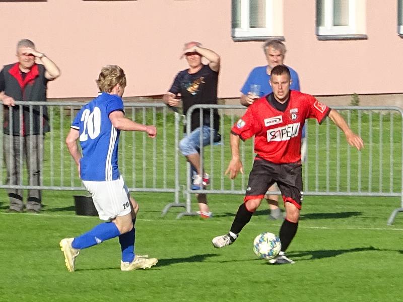 Vítězem letošního ročníku Krajského poháru Vysočiny se stali fotbalisté Nové Vsi (v modrých dresech). Sapeli Polnou ve středu zdolali 3:0.