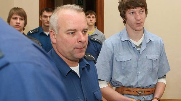 U soudu s obžalovanými Tomášem Zavřelem, Jakubem Doležalem a Michalem Kisiovem.