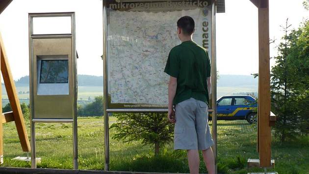 Infokiosek u karasínské rozhledny bude rozšířen o připojení k internetu.