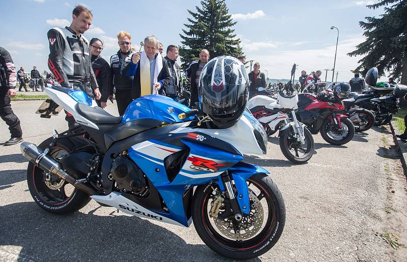 Žehnání motorkářům ve Velké Bíteši.